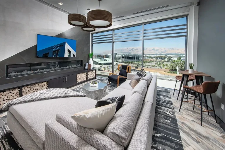 Anton Aspire: Lounge