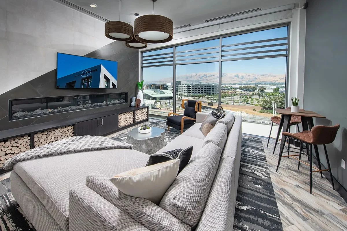 Anton Aspire: Lounge