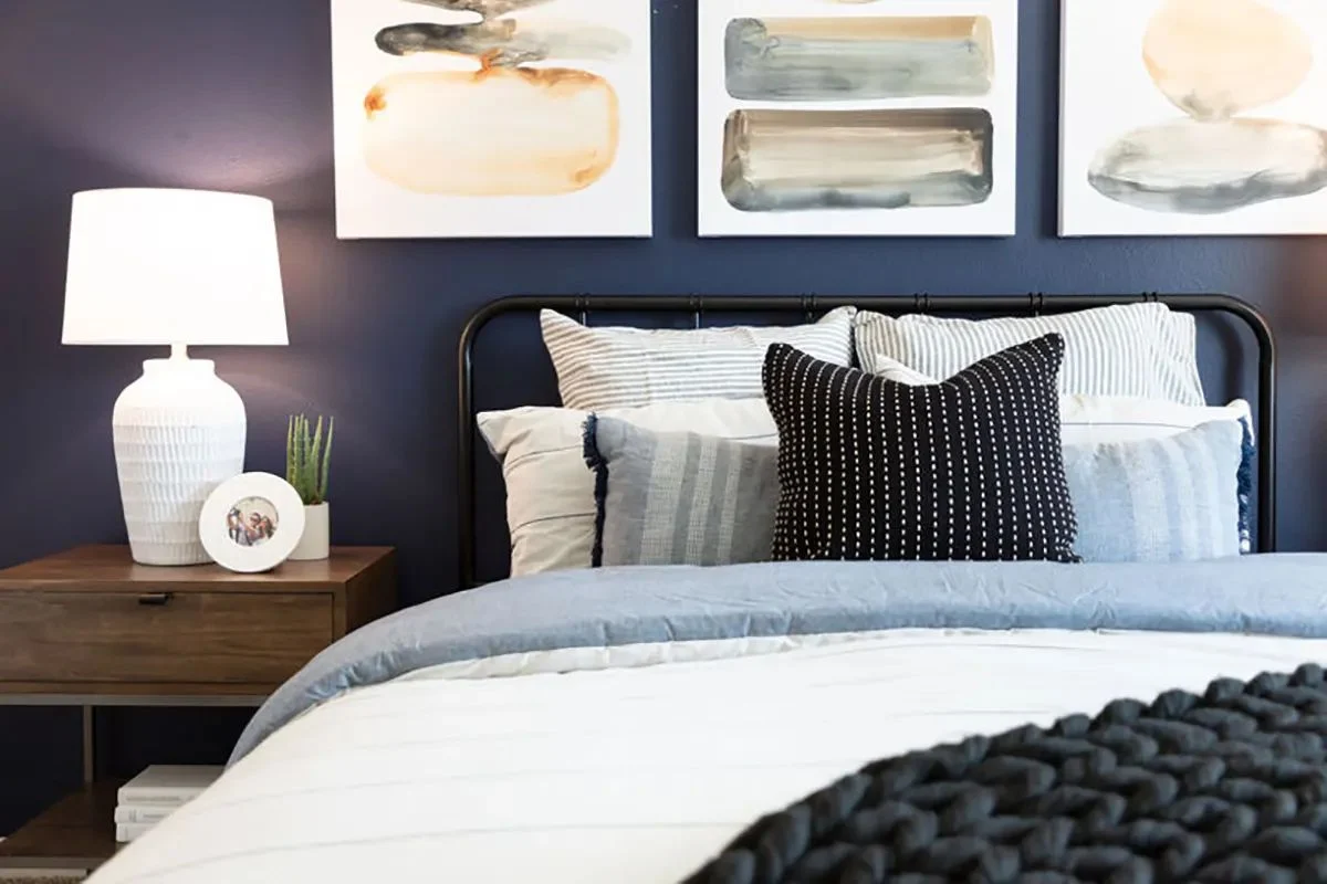 Murphy Station: Model unit bedroom