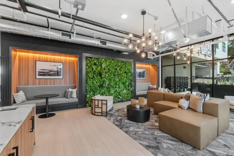 Alante Apartments: Lobby lounge