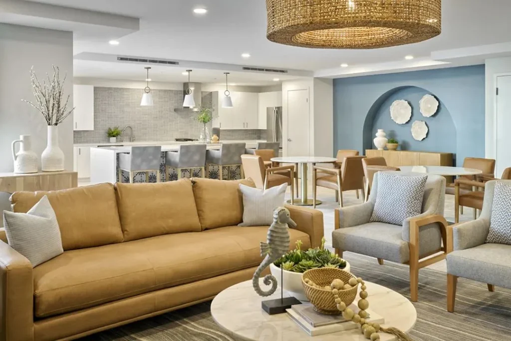 Aspen Wood Senior Living clubroom with lounge seating