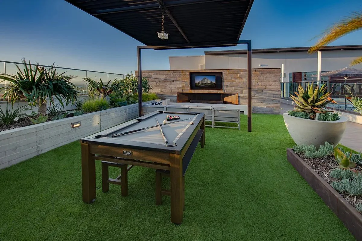 Anton Aspire roof deck game area