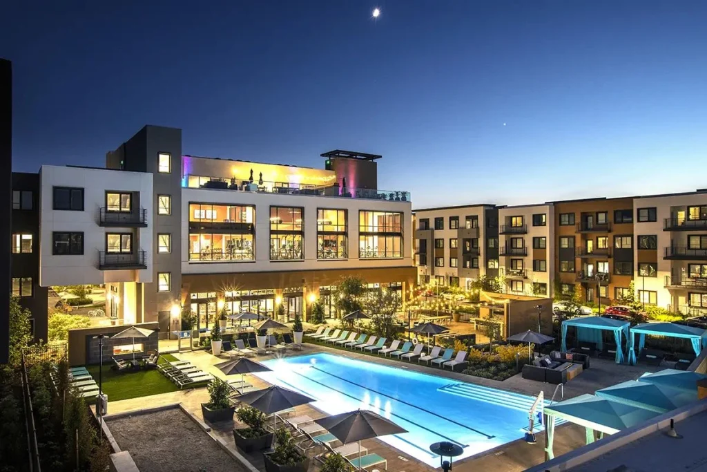 Anton Menlo pool courtyard in Menlo Park, California